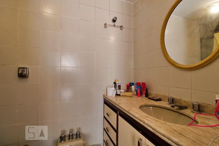 Apartamento à venda com 219m², 4 quartos e 2 vagas Apartamento à venda com 219m², 4 quartos e 2 vagasBanheiro da Suíte 3