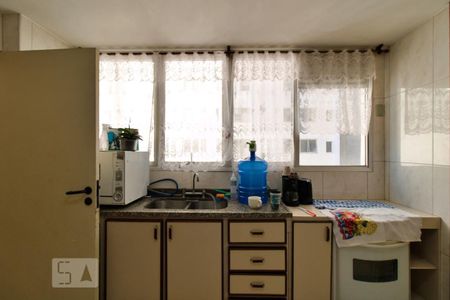 Apartamento à venda com 219m², 4 quartos e 2 vagas Apartamento à venda com 219m², 4 quartos e 2 vagasCozinha