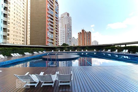 Apartamento à venda com 219m², 4 quartos e 2 vagas Apartamento à venda com 219m², 4 quartos e 2 vagasÁrea comum - Piscina