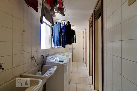 Apartamento à venda com 219m², 4 quartos e 2 vagas Apartamento à venda com 219m², 4 quartos e 2 vagasÁrea de Serviço