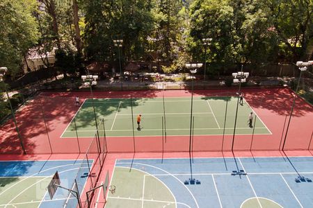 Apartamento à venda com 219m², 4 quartos e 2 vagas Apartamento à venda com 219m², 4 quartos e 2 vagasQuadra Esportiva