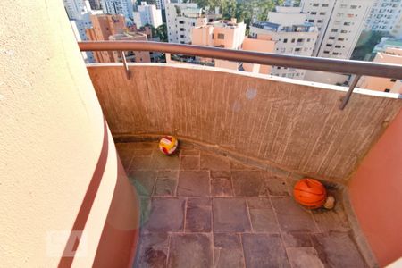 Apartamento à venda com 219m², 4 quartos e 2 vagas Apartamento à venda com 219m², 4 quartos e 2 vagasVaranda da Suíte 2