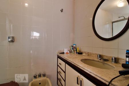 Apartamento à venda com 219m², 4 quartos e 2 vagas Apartamento à venda com 219m², 4 quartos e 2 vagasBanheiro da Suíte 2