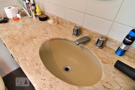 Apartamento à venda com 219m², 4 quartos e 2 vagas Apartamento à venda com 219m², 4 quartos e 2 vagasBanheiro da Suíte 2