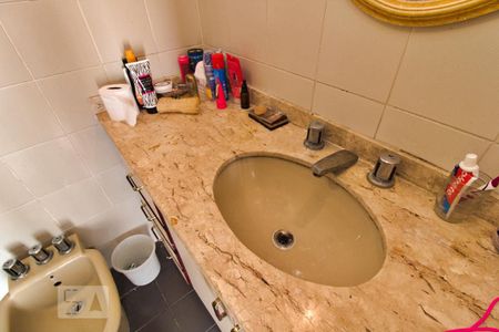 Apartamento à venda com 219m², 4 quartos e 2 vagas Apartamento à venda com 219m², 4 quartos e 2 vagasBanheiro da Suíte 3