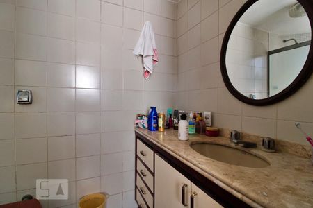 Apartamento à venda com 219m², 4 quartos e 2 vagas Apartamento à venda com 219m², 4 quartos e 2 vagasBanheiro da Suíte 4