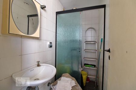 Apartamento à venda com 219m², 4 quartos e 2 vagas Apartamento à venda com 219m², 4 quartos e 2 vagasBanheiro de Serviço