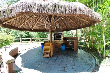 Apartamento à venda com 219m², 4 quartos e 2 vagas Apartamento à venda com 219m², 4 quartos e 2 vagasÁrea comum - Churrasqueira