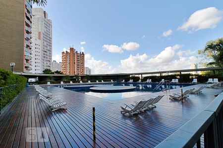 Apartamento à venda com 219m², 4 quartos e 2 vagas Apartamento à venda com 219m², 4 quartos e 2 vagasÁrea comum - Piscina