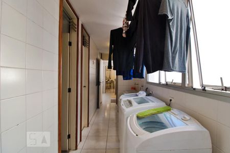 Apartamento à venda com 219m², 4 quartos e 2 vagas Apartamento à venda com 219m², 4 quartos e 2 vagasÁrea de Serviço
