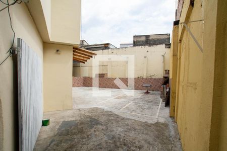 Casa à venda com 241m², 3 quartos e 6 vagas Casa à venda com 241m², 3 quartos e 6 vagasÁrea externa
