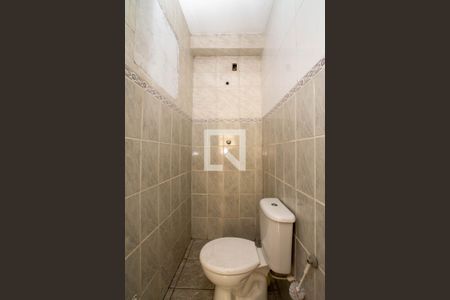 Casa à venda com 241m², 3 quartos e 6 vagas Casa à venda com 241m², 3 quartos e 6 vagasBanheiro terreo