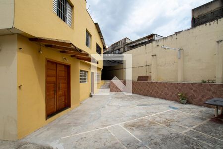 Casa à venda com 241m², 3 quartos e 6 vagas Casa à venda com 241m², 3 quartos e 6 vagasÁrea externa