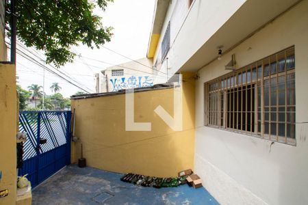 Casa à venda com 241m², 3 quartos e 6 vagas Casa à venda com 241m², 3 quartos e 6 vagasÁrea externa