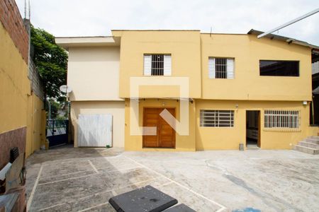 Casa à venda com 241m², 3 quartos e 6 vagas Casa à venda com 241m², 3 quartos e 6 vagasÁrea externa