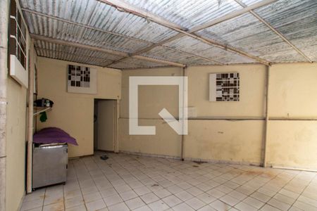 Casa à venda com 241m², 3 quartos e 6 vagas Casa à venda com 241m², 3 quartos e 6 vagasGaragem