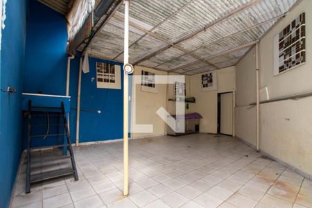 Casa à venda com 241m², 3 quartos e 6 vagas Casa à venda com 241m², 3 quartos e 6 vagasGaragem