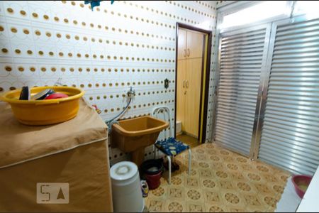 Casa à venda com 150m², 3 quartos e 2 vagas Casa à venda com 150m², 3 quartos e 2 vagasLavanderia 2