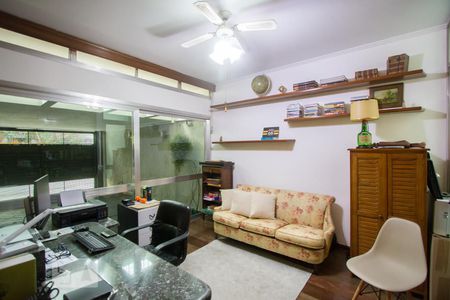 Casa à venda com 317m², 3 quartos e 3 vagasEscritório