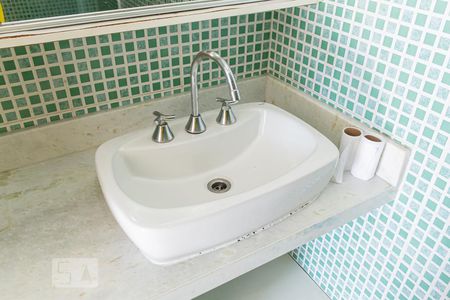 Casa à venda com 120m², 3 quartos e 6 vagasBanheiro da suite