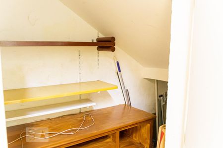 Casa à venda com 120m², 3 quartos e 6 vagasQuarto na garagem