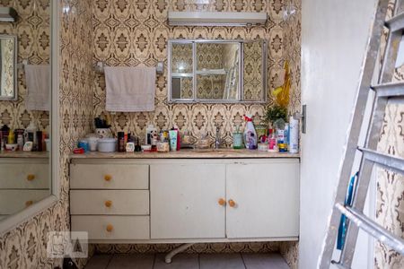 Casa à venda com 500m², 4 quartos e 1 vaga Casa à venda com 500m², 4 quartos e 1 vagaBanheiro