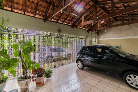 Casa à venda com 250m², 3 quartos e 3 vagas Casa à venda com 250m², 3 quartos e 3 vagasGaragem