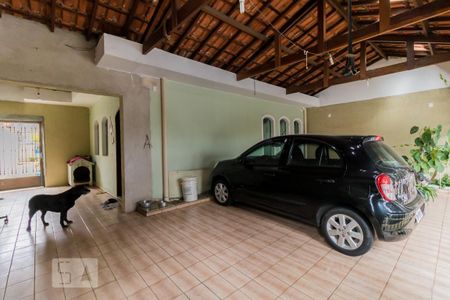 Casa à venda com 250m², 3 quartos e 3 vagas Casa à venda com 250m², 3 quartos e 3 vagasGaragem