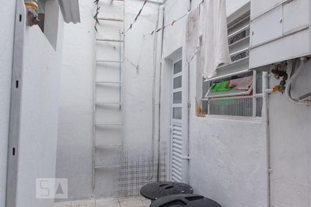 Casa à venda com 100m², 2 quartos e 2 vagas Casa à venda com 100m², 2 quartos e 2 vagasQuintal