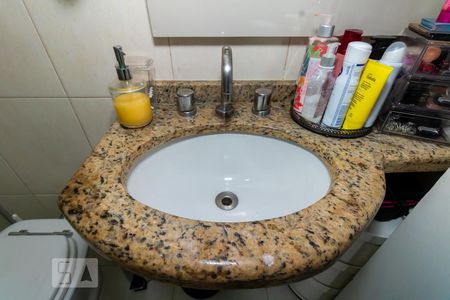 Casa à venda com 131m², 3 quartos e 2 vagas Casa à venda com 131m², 3 quartos e 2 vagasPia do Banheiro da Suíte 3