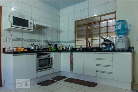 Casa à venda com 84m², 2 quartos e 1 vaga Casa à venda com 84m², 2 quartos e 1 vagaCozinha - Armários