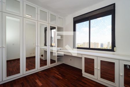 Apartamento à venda com 369m², 4 quartos e 4 vagas Apartamento à venda com 369m², 4 quartos e 4 vagasSuíte 2