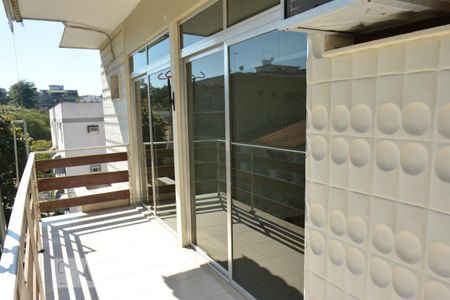 Apartamento à venda com 92m², 2 quartos e 1 vagaSacada 