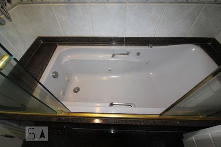 Apartamento à venda com 303m², 3 quartos e 4 vagasBanheiro Suite 2 hidro