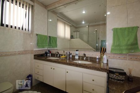 Apartamento à venda com 303m², 3 quartos e 4 vagasBanheiro Suite 1 master 