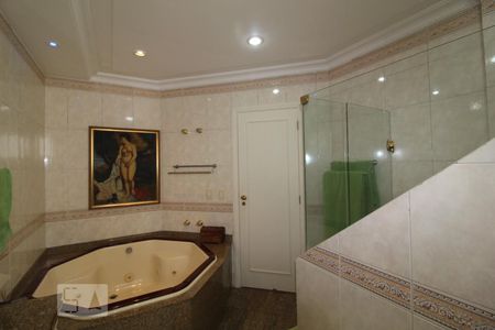 Apartamento à venda com 303m², 3 quartos e 4 vagasBanheiro Suite 1 master 