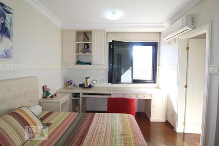 Apartamento à venda com 303m², 3 quartos e 4 vagasSuite 2