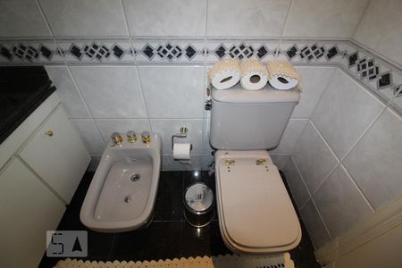 Apartamento à venda com 303m², 3 quartos e 4 vagasBanheiro Suite 2