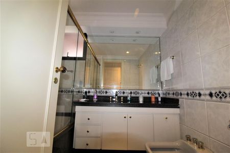 Apartamento à venda com 303m², 3 quartos e 4 vagasBanheiro Suite 2