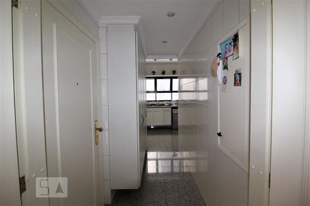 Apartamento à venda com 303m², 3 quartos e 4 vagasEntrada cozinha armários