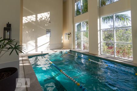 Apartamento à venda com 87m², 2 quartos e 2 vagasÁrea comum - Piscina aquecida