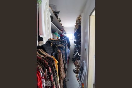 Casa à venda com 250m², 4 quartos e 3 vagas Casa à venda com 250m², 4 quartos e 3 vagasCloset do quarto