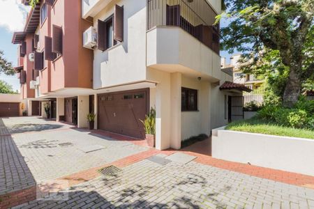 Casa à venda com 300m², 3 quartos e 2 vagas Casa à venda com 300m², 3 quartos e 2 vagasFachada