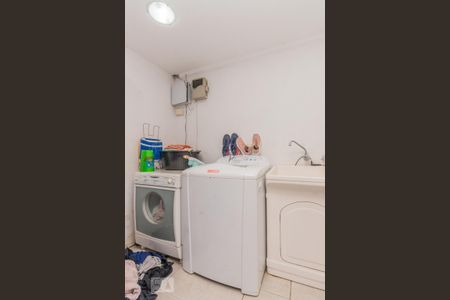 Casa à venda com 300m², 3 quartos e 2 vagas Casa à venda com 300m², 3 quartos e 2 vagasÁrea de serviço