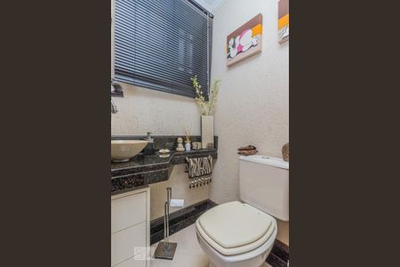 Casa à venda com 300m², 3 quartos e 2 vagas Casa à venda com 300m², 3 quartos e 2 vagasBanheiro 2