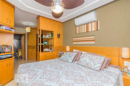 Casa à venda com 300m², 3 quartos e 2 vagas Casa à venda com 300m², 3 quartos e 2 vagasSuíte