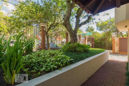 Casa à venda com 300m², 3 quartos e 2 vagas Casa à venda com 300m², 3 quartos e 2 vagasÁrea externa