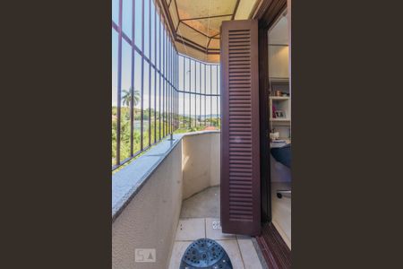 Casa à venda com 300m², 3 quartos e 2 vagas Casa à venda com 300m², 3 quartos e 2 vagasVaranda