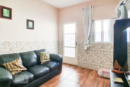 Casa à venda com 150m², 4 quartos e 4 vagas Casa à venda com 150m², 4 quartos e 4 vagasSala Casa 2