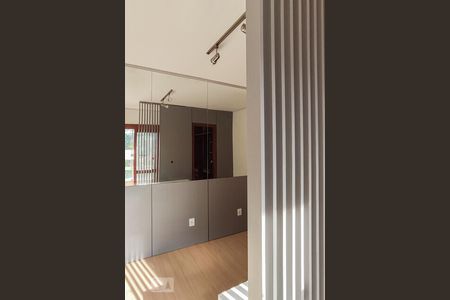 Casa à venda com 324m², 5 quartos e 4 vagas Casa à venda com 324m², 5 quartos e 4 vagasQuarto 1